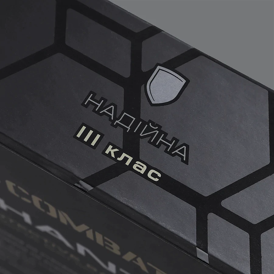 Полиэтиленовая бронеплита Combatant 3-го класса Ultra-lightweight. Вес 1,25 кг. Размер 26 на 33 см. Черная