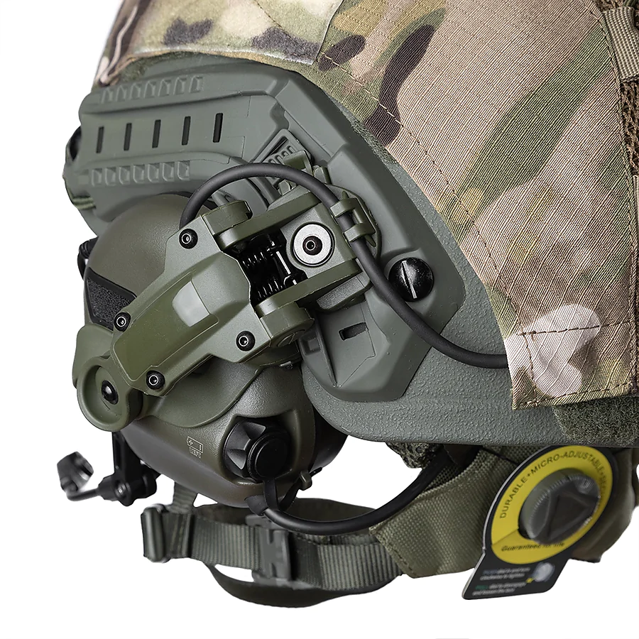 Баллистический бронешлем FAST SPECPROM в кавере с наушниками Earmor M32 (X). Олива