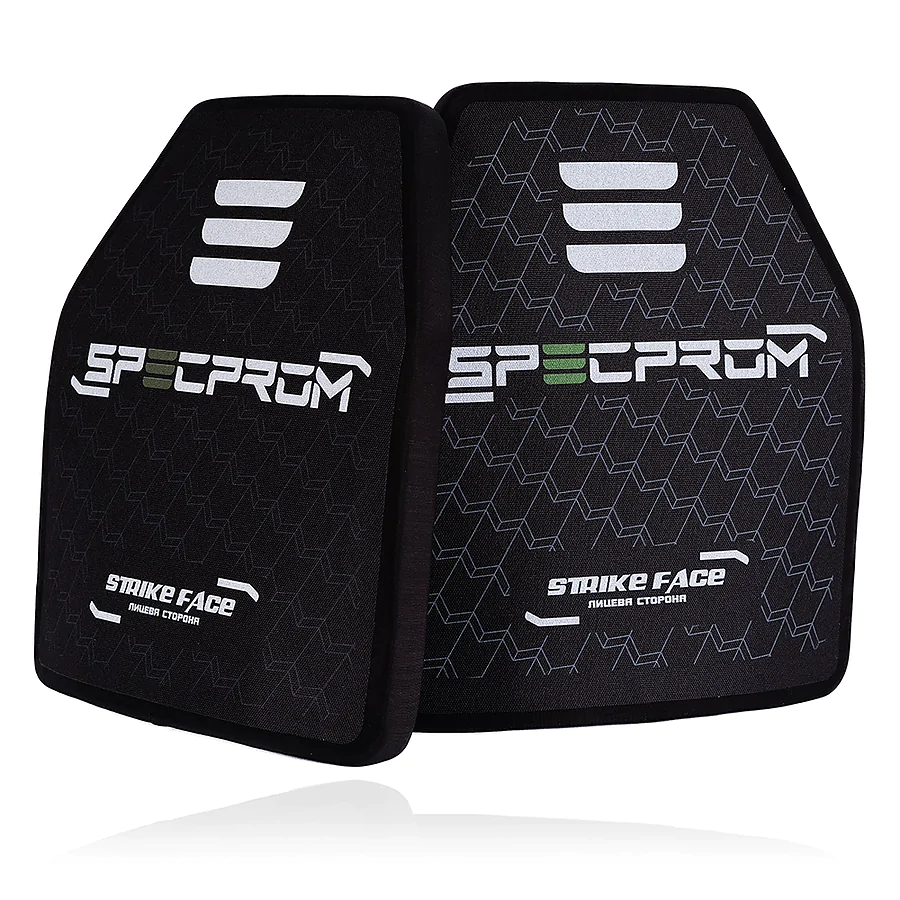 Поліетиленова бронеплита SPECPROM S-Line 3-го класу. Вага 1,4 кг. Розмір 25 на 30 см. Чорна.
