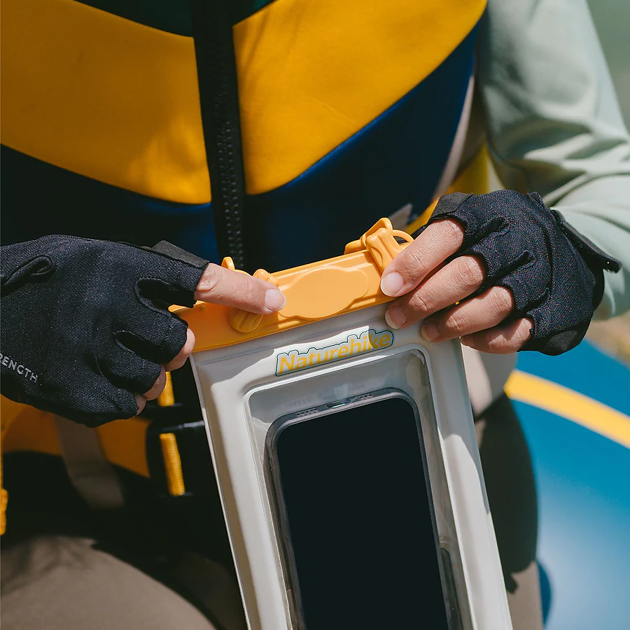 Водонепроницаемый чехол для телефона Naturehike CNK2300BS015. Темно-зеленый