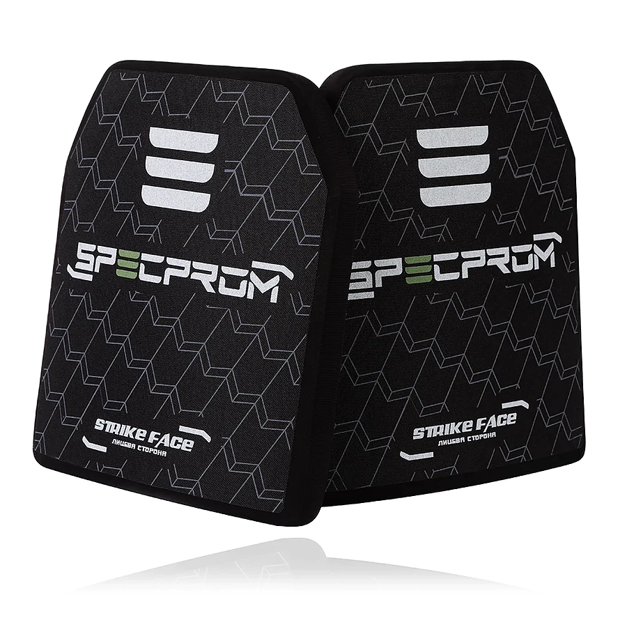 Поліетиленова бронеплита SPECPROM 3-го класу. Вага 1,4 кг. Розмір 25 на 30 см. Чорна.